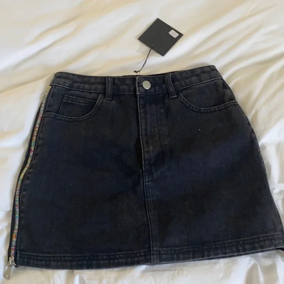 Black denim skirt - Picture 1 of 3